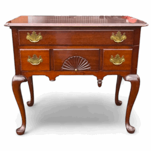 Credenza estilo clásico en madera tallada