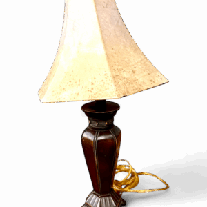 Lámpara de mesa clásica con base oscura