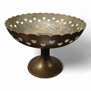 Bandeja metálica decorativa con corazones