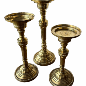 Set de candelabros clásicos de bronce