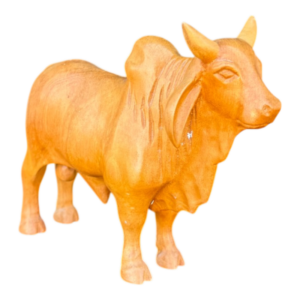Figura decorativa de toro en madera