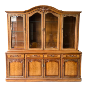 Vitrina clásica madera tallada grande